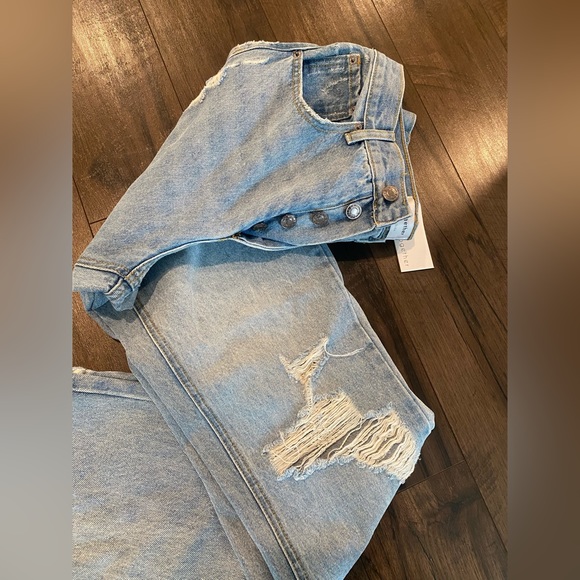 NEVER WORN, NEW WITH TAGS! High rise light washed destroyed denim - Picture 4 of 4